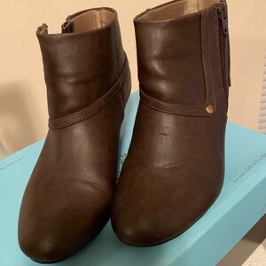 Gently used booties 7 1/2 W